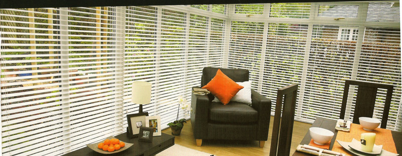 venetian-blinds-in-a-conservatory